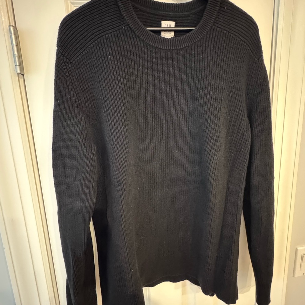 GAP Men's Dark Gray Crewneck Sweater